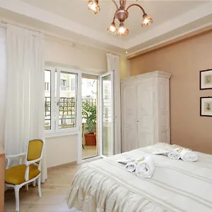 Deco's Place Teodora Apartament